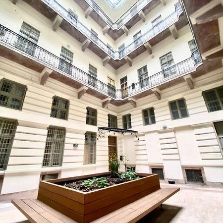 Spacious Andrassy Budapest Bagian luar foto