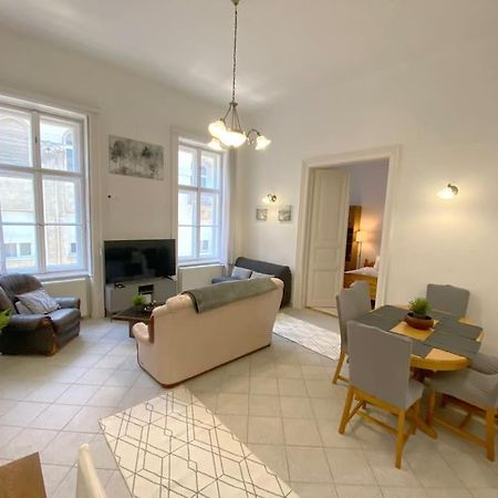 Spacious Andrassy Budapest Bagian luar foto