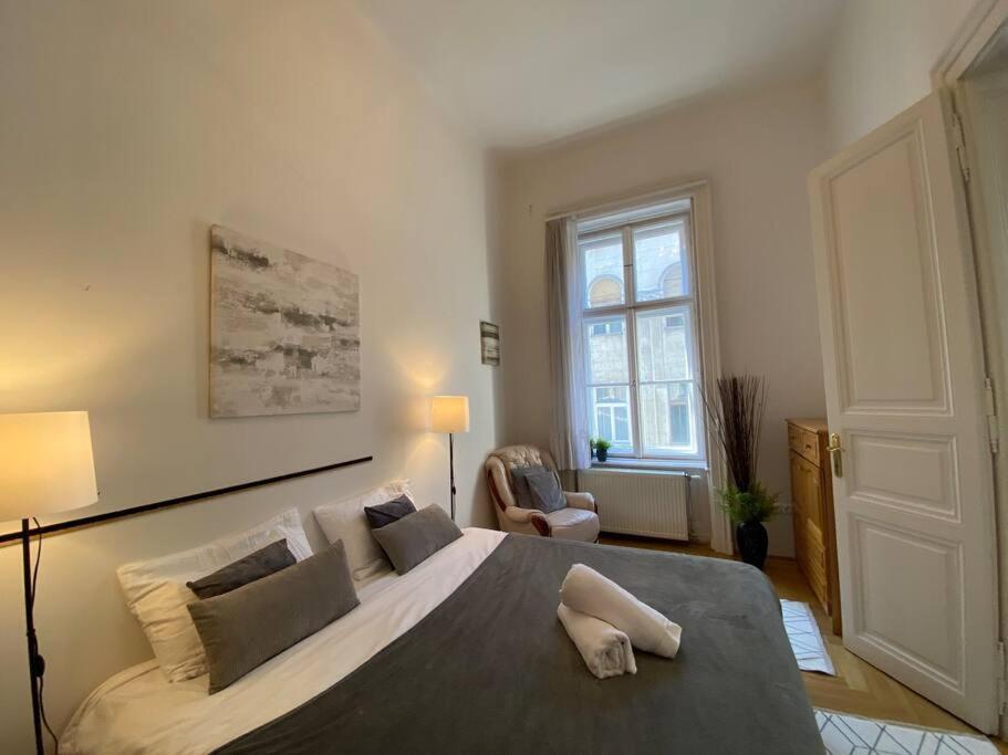 Spacious Andrassy Budapest Bagian luar foto